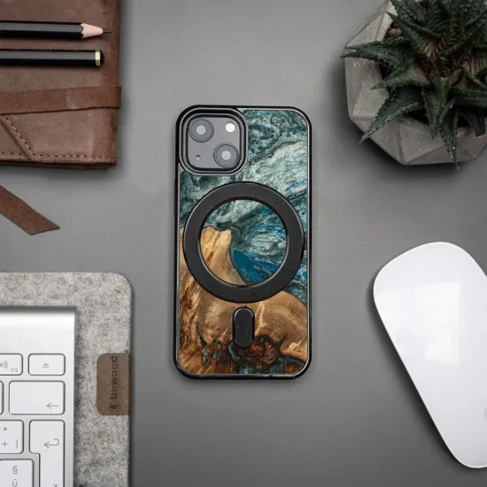 Holz- und Harzhülle für iPhone 13 Mini MagSafe Bewood Unique Planet Earth – Blaugrün