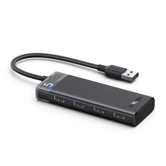 Ugreen CM653 HUB mit 4 USB-A-Anschlüssen und USB-A-Stromkabel – Schwarz
